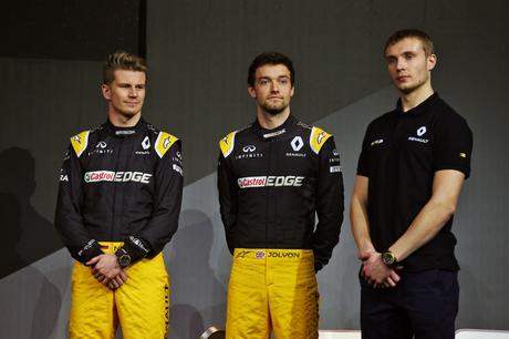 Bell & Ross dévoile la BR03 RS17 à Londres lors du lancement de la nouvelle voiture RS17 Renault Sport Formula One Team™