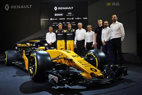 Bell & Ross dévoile la BR03 RS17 à Londres lors du lancement de la nouvelle voiture RS17 Renault Sport Formula One Team™