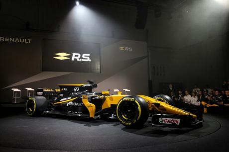 Bell & Ross dévoile la BR03 RS17 à Londres lors du lancement de la nouvelle voiture RS17 Renault Sport Formula One Team™