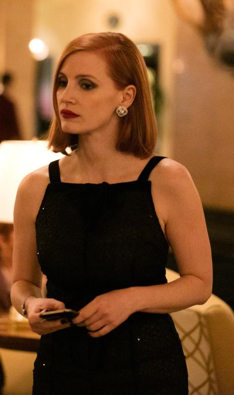 Jessica Chastain incarne Miss Sloane parée de bijoux Piaget