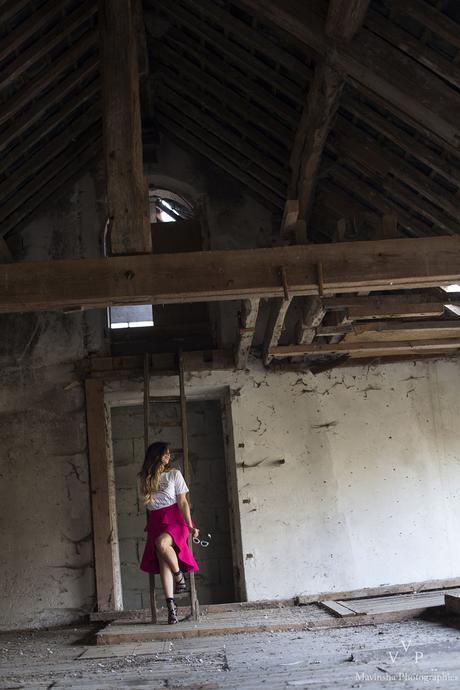 « Oui » à la jupe rose fuchsia complètement kitsch !