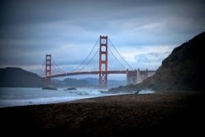 Galden Gate Bridge de jour depuis la plage Baker beach à San Francisco