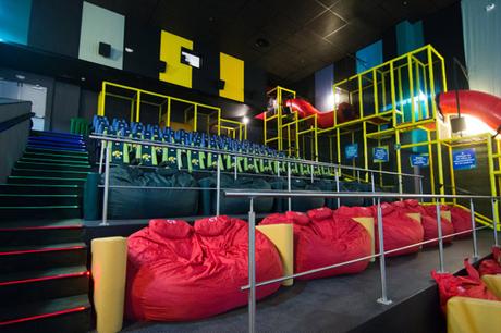 Des salles de cinéma avec aires de jeux pour enfants débarquent en Californie