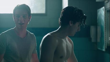 SEXY : Jughead, shirtless in Riverdale s1ep07