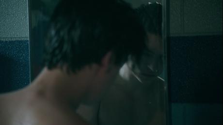SEXY : Jughead, shirtless in Riverdale s1ep07