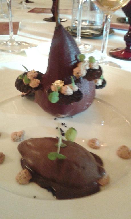 Poire au Chambertin, sorbet chocolat © Gourmets&Co