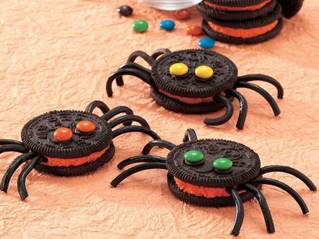 Spooky Spider Cookies- I have made these before. They turned out really cute and they are so easy to make!: 