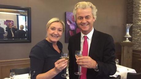 coucou @MLP_officiel ! Alors, heureuse ? #PaysBas #PesteBrune