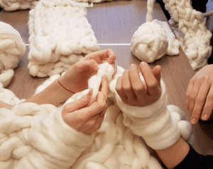 Néo Artisanat : broderie, tissage, tricot…