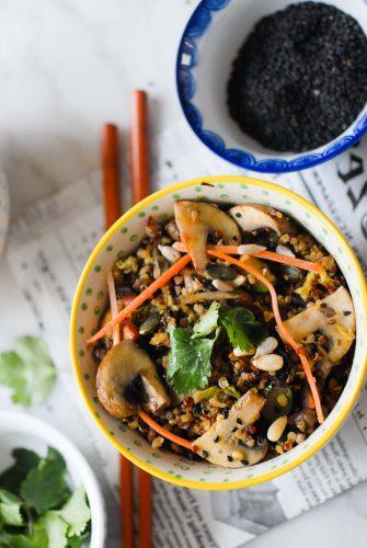 Wok de quinoa, légumes et champignons