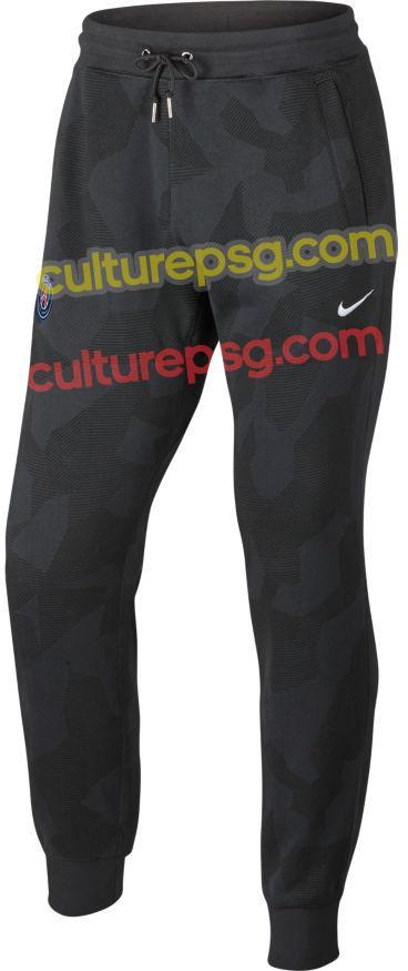 Découvrez en exclusivité les équipements du PSG pour la saison 2017-2018 ! Découvrez en exclusivité les équipements du PSG pour la saison 2017-2018 !