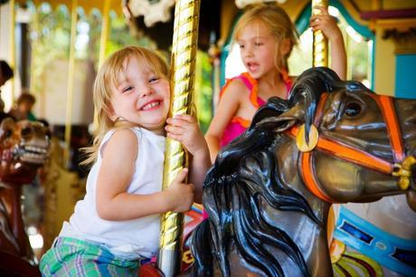 Manège enfant chevaux de bois Foire du Trône ©-Mat-Hayward