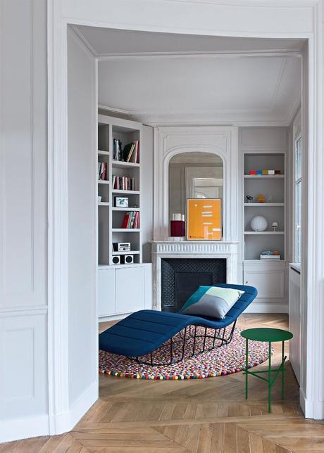 salon moderne canape bleu canard table basse verte ronde tapis multicolore rond