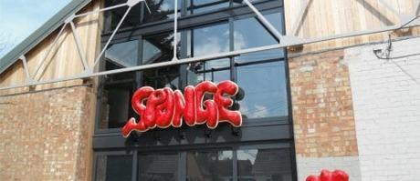 Comment attirer plus de clients dans un magasin, une boutique, un restaurant… via l’affichage et la PLV extérieure ?