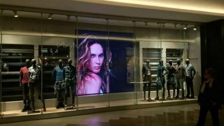 Comment attirer plus de clients dans un magasin, une boutique, un restaurant… via l’affichage et la PLV extérieure ?