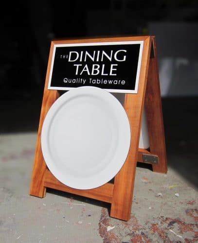 Comment attirer plus de clients dans un magasin, une boutique, un restaurant… via l’affichage et la PLV extérieure ?