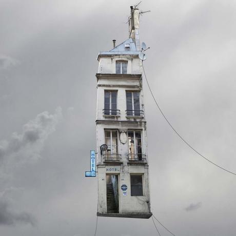 Laurent Chéhère, un photographe qui fait voler les maisons.