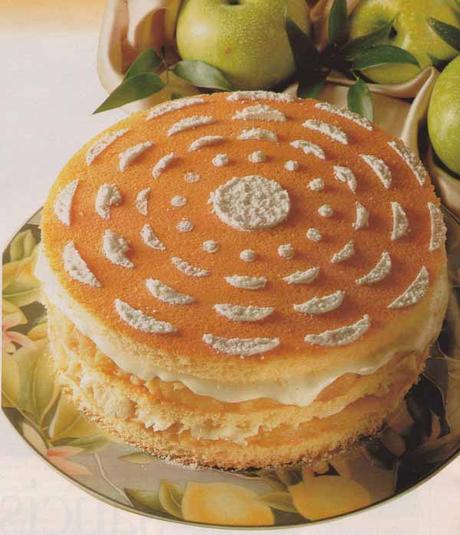 Gâteau composé aux pommes et à la crème