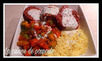 Bol Marocain (couscous, légumes, boulettes de betterave, condimen,t aux fruits secs et sauce à la menthe) Vegan
