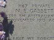 qu’on peut lire tombes