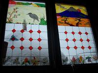 Bricolage : Des fenêtres transformées en vitraux sur verre coloré !