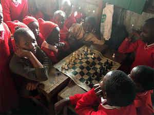 Former un million d’enfants africains aux échecs - Photo © Maurice Ashley