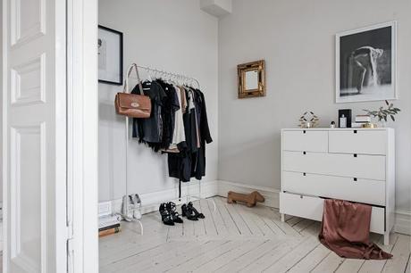 dressing penderie ouverte minimalisme scandinave