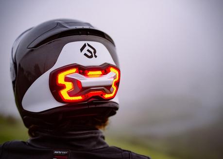 « Helmet Brake Light », l’outil indispensable pour se faire voir des automobilistes