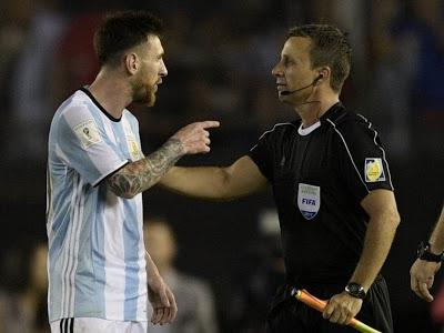 Lionel Messi prend quatre matchs de suspension après avoir insulté un arbitre :
