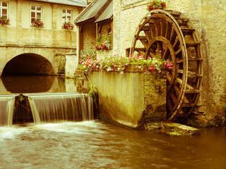 Villes à visiter en Normandie Waterwheel in Bayeux, Normandy