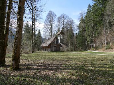 La cabane de Hunding et l'ermitage de Gurnemanz dans le parc du château de Linderhof (photos)