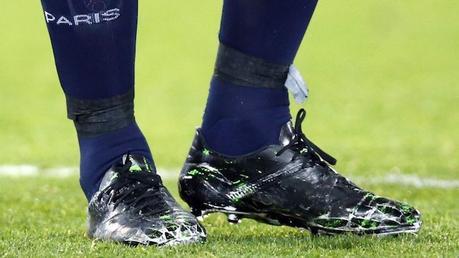 Paris St Germain's Zlatan Ibrahimovic wears blacked out soccer boots in his Champions League Group F soccer match against Ajax Amsterdam at the Parc des Princes Stadium in Paris November 25, 2014. After Ibrahimovic's heel injury, the striker has been wearing blacked out boots and could change his sponsorship, according to local media.  REUTERS/Charles Platiau (FRANCE - Tags: SPORT SOCCER) - RTR4FLMM
