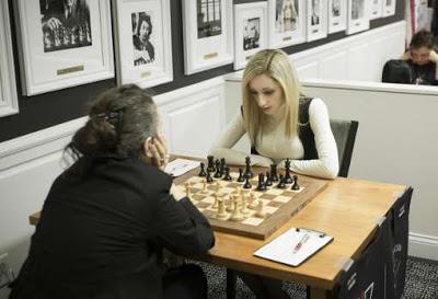 Ronde 6 : Belle opération pour l'Américaine d'origine géorgienne Nazi Paikidze qui bat avec les Noirs Irina Krush