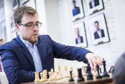 Ronde 7 du championnat national américain d'échecs : le jeune grand maître américain (2605 Elo - 23 ans), originaire de Lvov en Ukraine, bat le numéro 3 mondial Fabiano Caruana (2817 Elo - 24 ans) dans une Partie Espagnole
