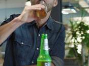 Pour sauver plages, cette benne transforme bouteilles verre sable