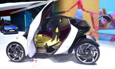 Toyota i-TRIL : une auto sans pédales en 2030