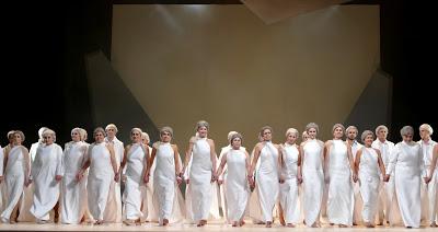 Pendant la Semaine Sainte, l'Opéra de Wroclaw présente une version dansée du Requiem de Mozart