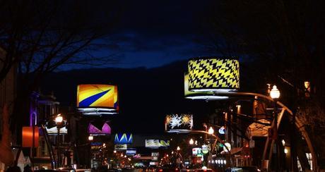 Quoi faire à Québec en quelques idées d’activités La colorée rue Cartier vu de nuit. Photo par Eric Biron.