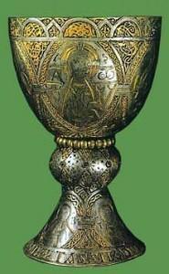 Calice de Kremsmünster offert par le Duc Tassilon. Cuivre fondu et doré, plaques d'argent. Vers 770 ; 22,5 cm de haut, 15,7 cm de diamètre. Abbaye bénédictine de Kremsmünster