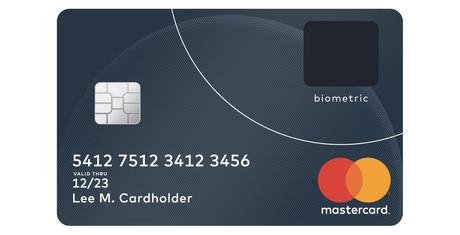 Un spécimen de carte MasterCard munie d'un lecteur d'empreinte digitale.