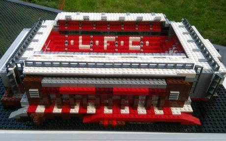 Foot : il reproduit les stades de Premier League en Lego.