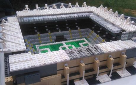 Foot : il reproduit les stades de Premier League en Lego.