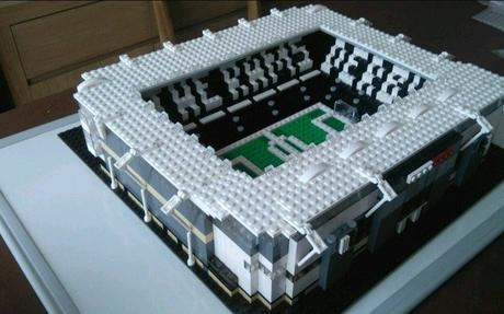 Foot : il reproduit les stades de Premier League en Lego.