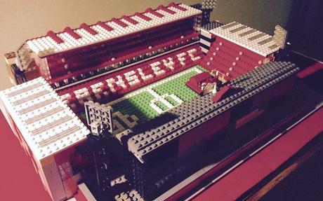 Foot : il reproduit les stades de Premier League en Lego.