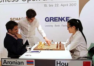 Ronde 6 du Grenke Chess Classic : Levon Aronian (2774) 1-0 Hou Yifan (2649) - Photo © Georgios Souleidis 