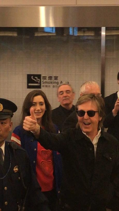 Paul McCartney : quelques photos de son arrivée à Tokyo
