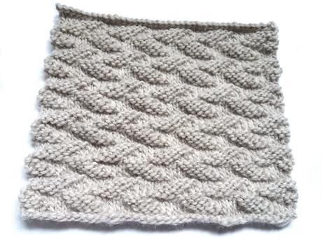 Point facile au tricot: un motif de feuilles alternées