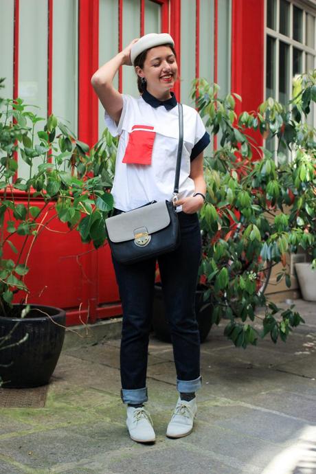2-chemise-blanche-et-rouge-chapeau-blanc