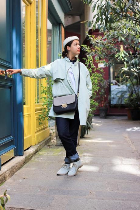 7-Jean-brut-trench-vert-d'eau-sac-a-main-noir-et-gris-chapeau-blanc