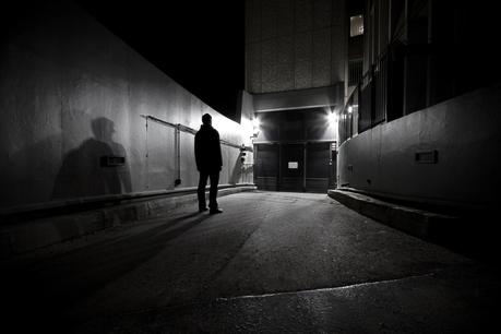 L'obscur compagnon de route - photographie de nuit urbaine